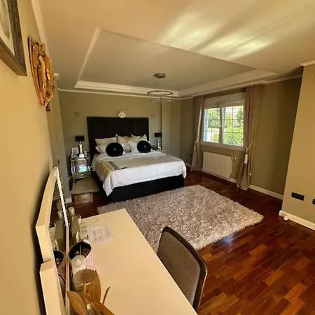 Totally Private Lux Boutique Sleeps 11 *